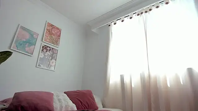 Snapshot of canelleGarces chatting on June 4, 6:25 pm canelleGarces online show from June 4, 6:25 pm