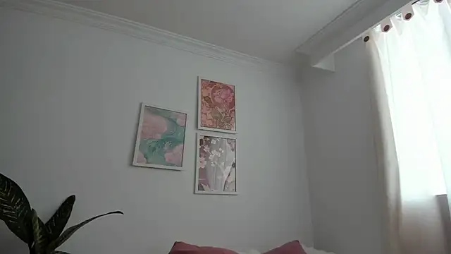 Snapshot of canelleGarces chatting on June 14, 2:41 pm canelleGarces online show from June 14, 2:41 pm