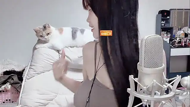 twlilybae online show from March 3, 11:49 am