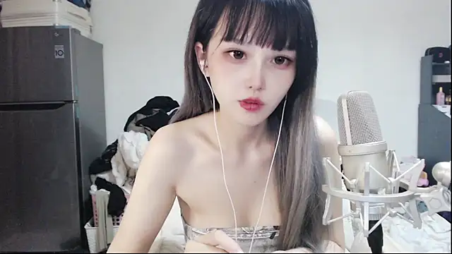 twlilybae online show from June 19, 3:33 am