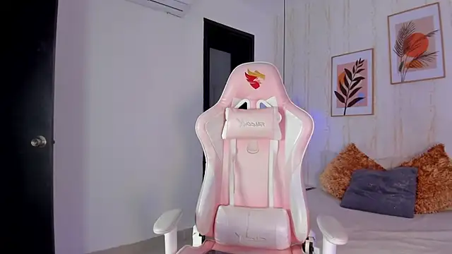 Ayleen Dunkan online show from November 30, 1:04 pm