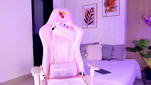 Ayleen Dunkan online show from February 25, 1:10 pm