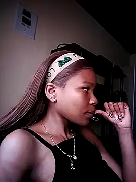 Seductive Yellow Titties online show from October 28, 7:01 am