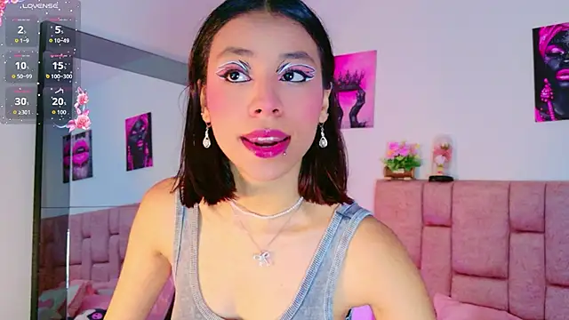 Snapshot of ScarlettLuxe chatting on February 8, 8:23 pm ScarlettLuxe online show from February 8, 8:23 pm