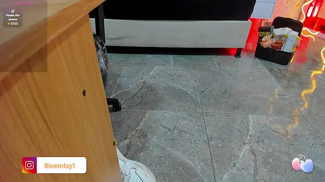 BLUE TAY1 online show from October 18, 11:55 am