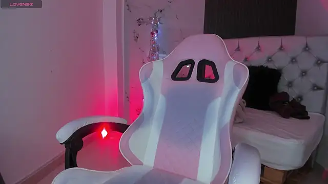 chloesagee online show from December 15, 11:09 pm