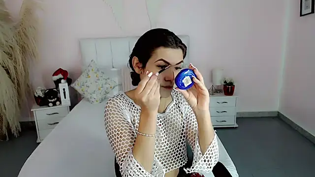 nathalialoes1 online show from December 20, 7:10 pm