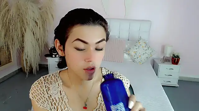 nathalialoes1 online show from December 21, 6:37 pm