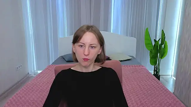 LuluChiiii online show from October 6, 9:51 am