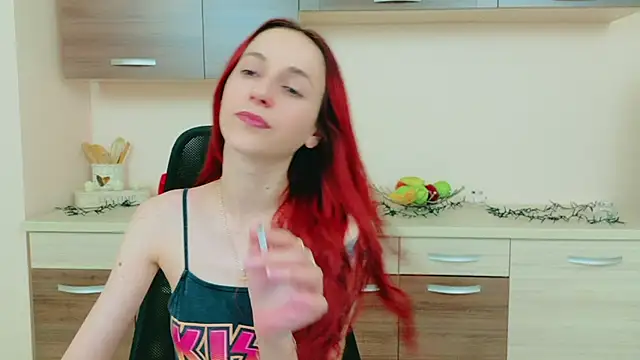 Julia Jae online show from April 4, 5:27 am