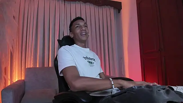 JulienSaint online show from January 11, 10:42 am