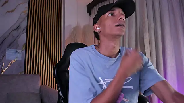 JulienSaint online show from March 3, 11:27 am