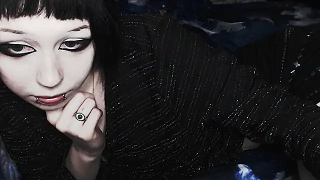 Snapshot of _LUCY_LAVE chatting on November 4, 4:33 am LUCY LAVE online show from November 4, 4:33 am