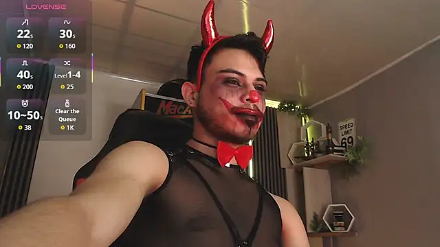 Bastian MCcormick online show from October 31, 1:01 pm