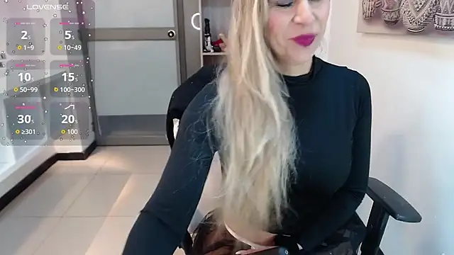 Snapshot of DianaPearls chatting on February 5, 11:37 am DianaPearls online show from February 5, 11:37 am