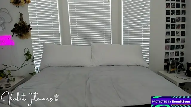 Snapshot of violetttflowers chatting on September 8, 5:12 pm violetttflowers online show from September 8, 5:12 pm