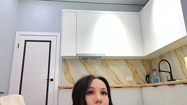 lunajii online show from April 14, 1:28 pm