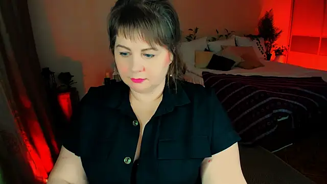 Snapshot of CrystaalStaar chatting on February 9, 8:57 pm CrystaalStaar online show from February 9, 8:57 pm