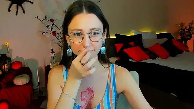 YourLovellyStory online show from October 29, 9:22 am