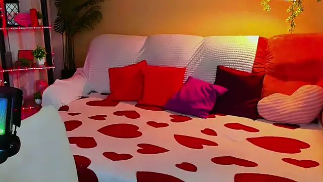 YourLovellyStory online show from April 17, 12:30 pm