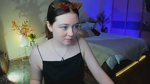 AlluringLookk online show from November 13, 11:20 am