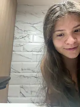 Emilyybennet  online show from December 20, 9:33 pm