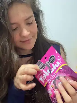 Emilyybennet  online show from April 18, 2:37 am