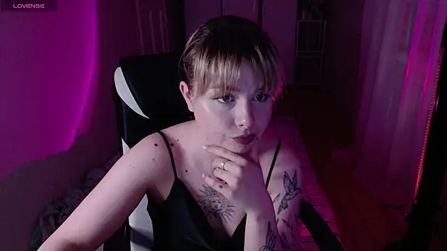 AngelicaHollywood online show from March 19, 8:02 pm