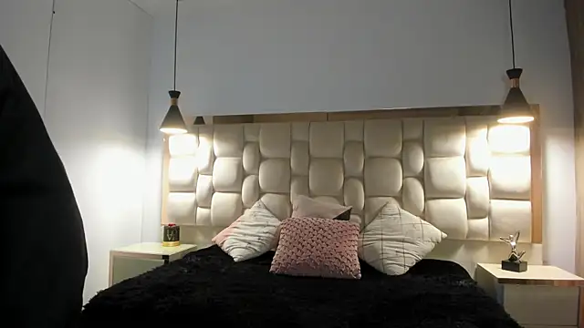 Emilia Bons online show from September 25, 1:15 pm