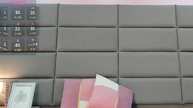 Emilia Bons online show from March 12, 2:01 pm