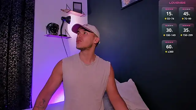 MarkSantozz online show from April 15, 7:32 pm