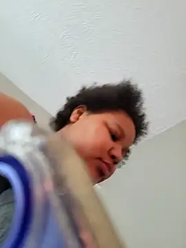 chocolate bella online show from February 7, 5:05 pm