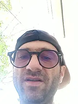 Snapshot of vasgabri chatting on October 29, 10:17 am vasgabri online show from October 29, 10:17 am