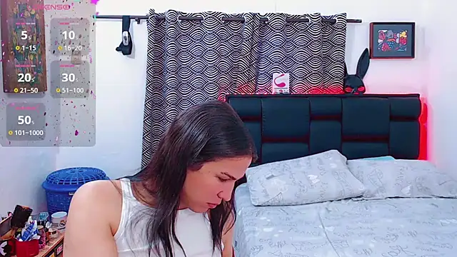 Snapshot of Azley_sweet chatting on February 18, 12:23 pm Azley sweet online show from February 18, 12:23 pm