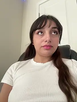 CharmingMaddie online show from November 11, 4:29 pm