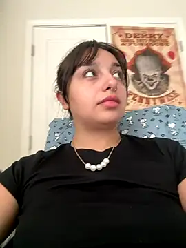 CharmingMaddie online show from November 16, 2:00 pm