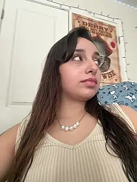 CharmingMaddie online show from March 6, 6:15 pm