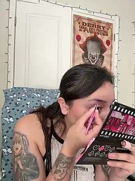 CharmingMaddie online show from April 5, 4:48 pm