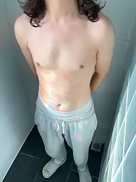 Snapshot of Frankieyyy1 chatting on September 29, 11:04 am Frankieyyy1 online show from September 29, 11:04 am