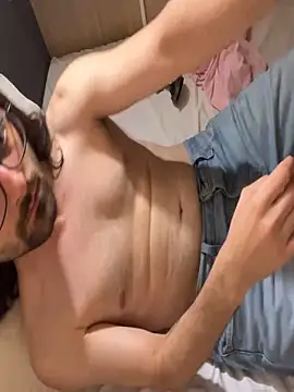 Snapshot of Frankieyyy1 chatting on October 8, 2:14 pm Frankieyyy1 online show from October 8, 2:14 pm