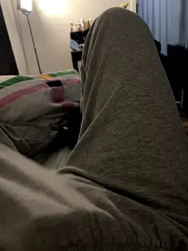 Snapshot of Frankieyyy1 chatting on November 18, 9:41 pm Frankieyyy1 online show from November 18, 9:41 pm