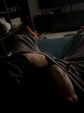 Snapshot of Frankieyyy1 chatting on January 9, 10:22 pm Frankieyyy1 online show from January 9, 10:22 pm