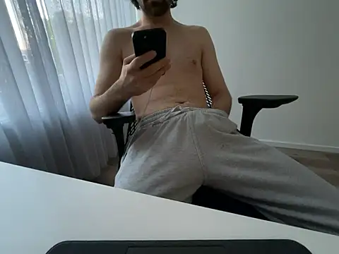 Snapshot of Frankieyyy1 chatting on May 9, 3:56 am Frankieyyy1 online show from May 9, 3:56 am