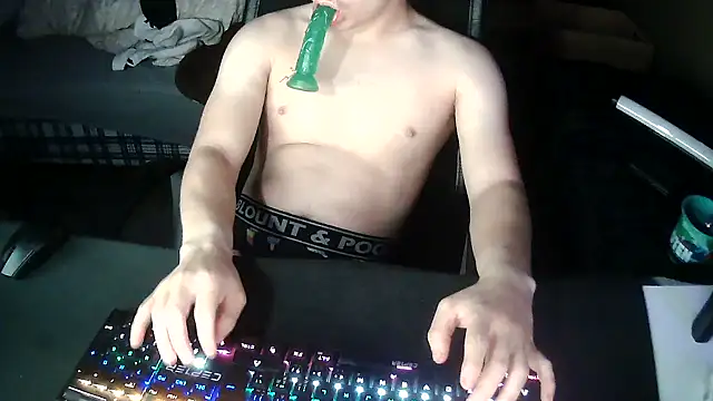 Snapshot of solooboy18 chatting on September 11, 8:53 pm solooboy18 online show from September 11, 8:53 pm