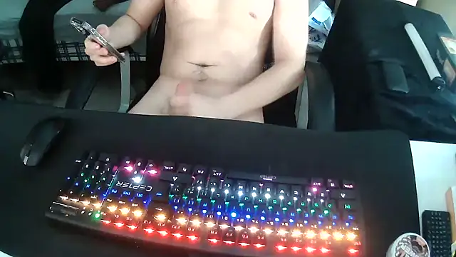 Snapshot of solooboy18 chatting on September 27, 2:44 pm solooboy18 online show from September 27, 2:44 pm