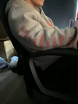 Snapshot of solooboy18 chatting on September 28, 11:48 am solooboy18 online show from September 28, 11:48 am