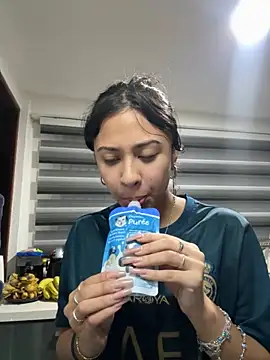 lynn9000 online show from November 19, 4:56 am