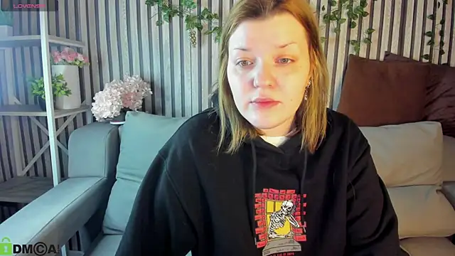 Michele Greenn online show from February 14, 1:02 am