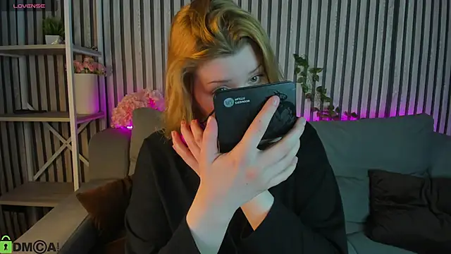 Michele Greenn online show from March 26, 1:11 am