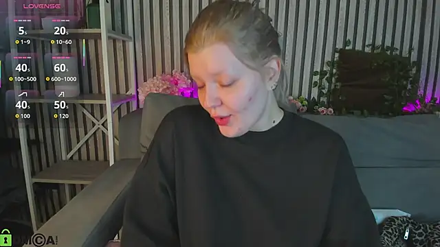 Michele Greenn online show from May 25, 1:11 am